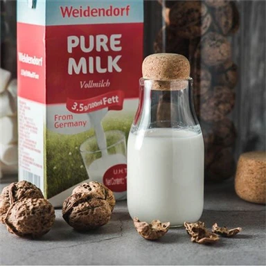 צנצנת חלב מזכוכית עם שעם